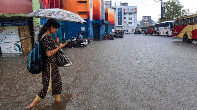 Heavy rain causes flooding in Kerala, educational institutions closed