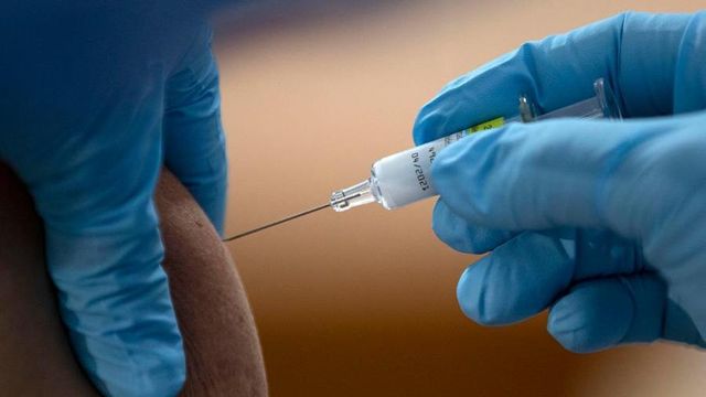 Covid. Vaccino AstraZeneca-Oxford mostra efficacia del 70%
