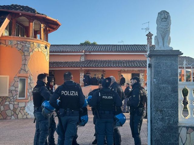 Roma, le immagini dentro villa del clan Sinti al Casilino