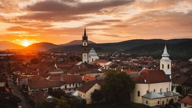 Care este orasul din Romania ce a devenit oficial parte a Rețelei UNESCO a Orașelor Creative în categoria arhitectură