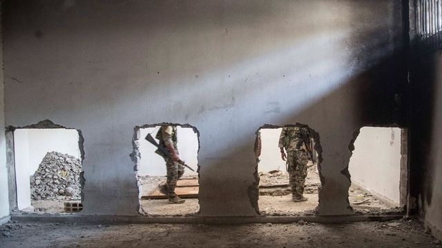 Szíriából Irakba szállított át az amerikai hadsereg két fogva tartott iszlamistát