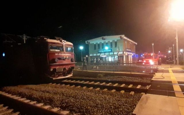 Locomotiva unui tren care circula pe ruta București - Viena a luat foc