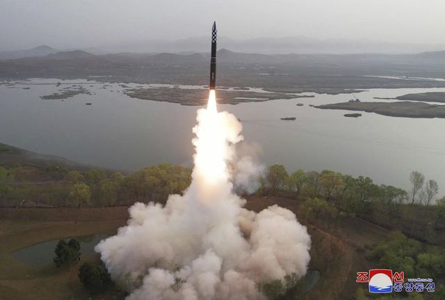 Seul, 'la Corea del Nord ha lanciato due missili balistici'