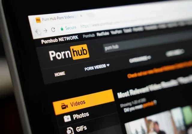 Bruselas investiga a grandes webs de porno como Pornhub por el control de acceso a menores