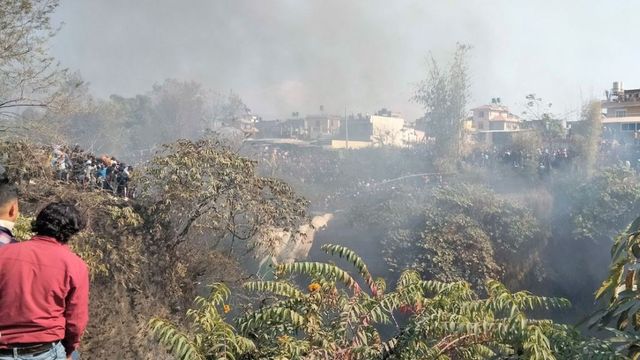 Un avion cu 72 de oameni la bord s-a prăbușit duminică în Nepal