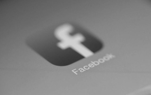 Un angajat Facebook s-ar fi sinucis, chiar în sediul companiei