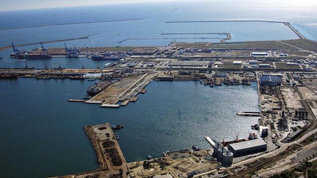 Activitatea în porturile de la Marea Neagră a fost întreruptă din cauza vântului puternic