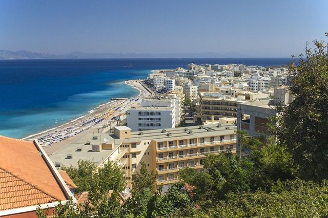Agenția de turism Paralela 45 reia cursele charter către insulele grecești
