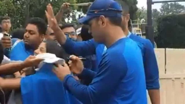 Australia cricket stars doff their hats to MS Dhoni: He is a legend