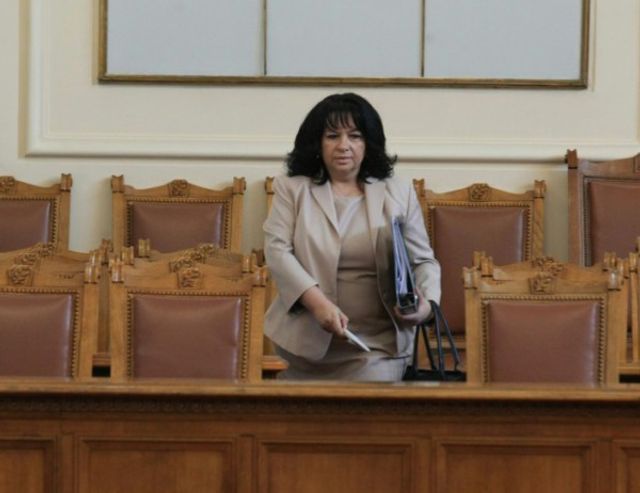 Петкова разкри кога стартира обществена поръчка за газов хъб Балкан