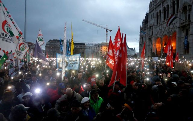Proteste fără sfârșit. Mii de unguri, din nou în stradă, în ger, împotriva lui Viktor Orban