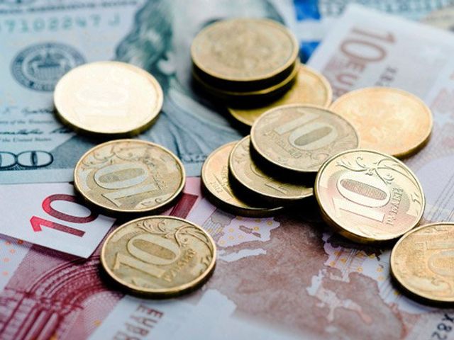 Курс доллара упал почти на рубль