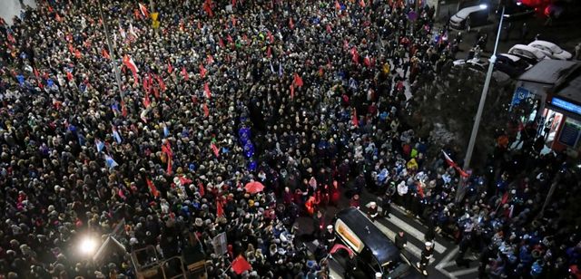 Mii de persoane l-au condus pe ultimul drum pe primarul orașului Gdansk, ucis pe scenă în timpul unui eveniment caritabil