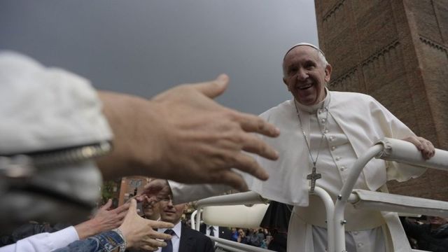 Papa Francisc vine în România