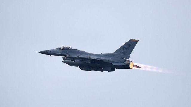 В Японии истребитель США выкатился за пределы взлетно-посадочной полосы