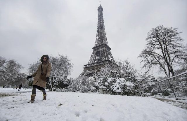 Torre Eiffel chiusa per neve e le altre foto di Parigi