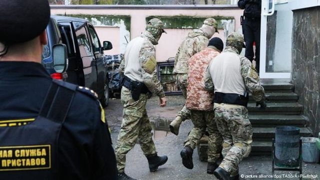 Patru dintre militarii ucraineni capturați în Marea Neagră rămân în arest preventiv până pe 24 aprilie