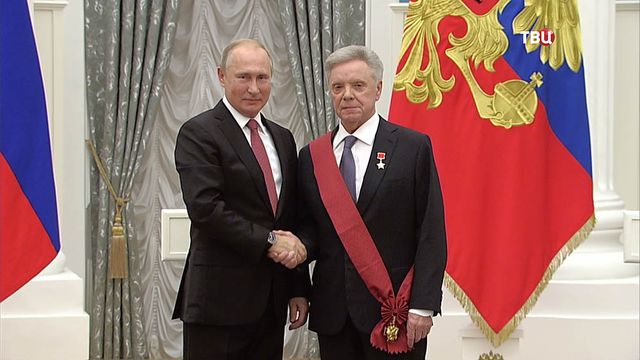 Путин вручил в Кремле более 40 государственных наград