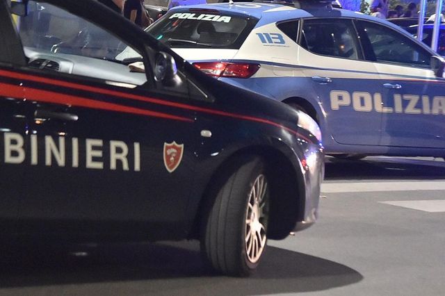 Omicidio a Palermo, uccide il marito a coltellate mentre dorme con i figli in casa