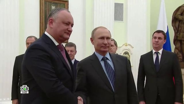 На российском федеральном телеканале высмеяли очередной визит Додона в Москву