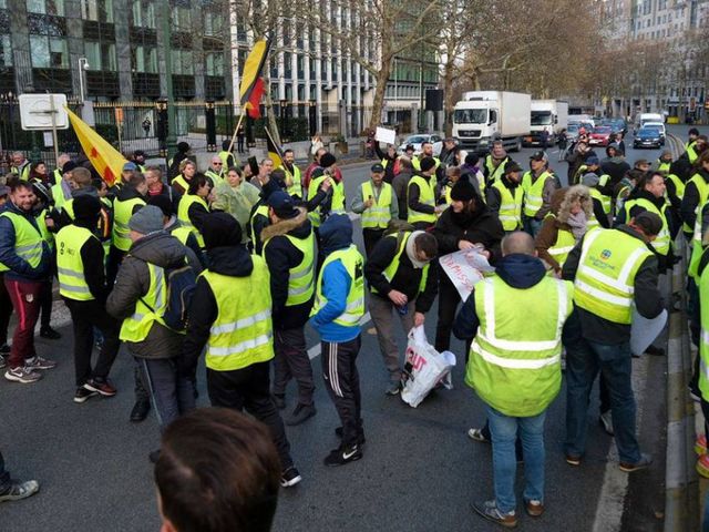 Protestul ″vestelor galbene″ a depășit granițele Franței