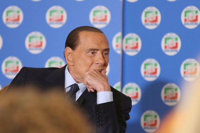 Berlusconi: “Italiani fuori di testa, mi votano solo 5-6 su 100”