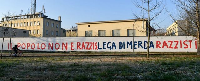 Scritte con insulti su muri storica sede Lega Nord a Milano