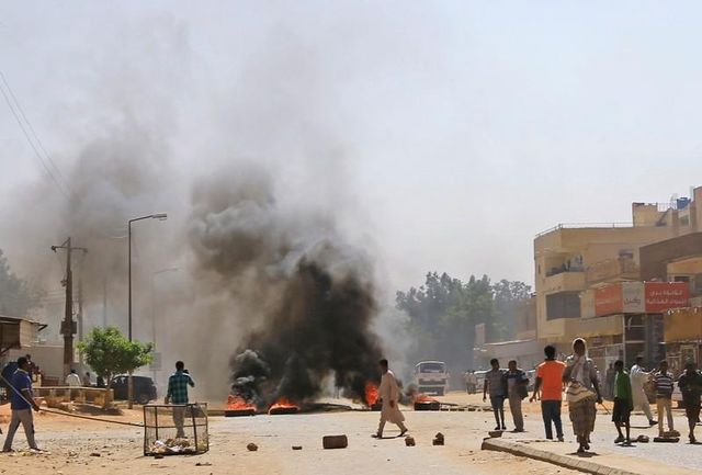 Sudan protesters, police clash as anti-Bashir unrest spreads