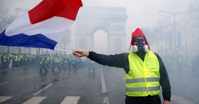 Žluté vesty znovu vyrazily do ulic, Francie mobilizuje tisíce četníků
