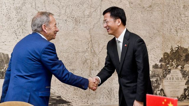 Čínský velvyslanec uznal chybu v komunikaci s Babišem, tvrdí Kubera