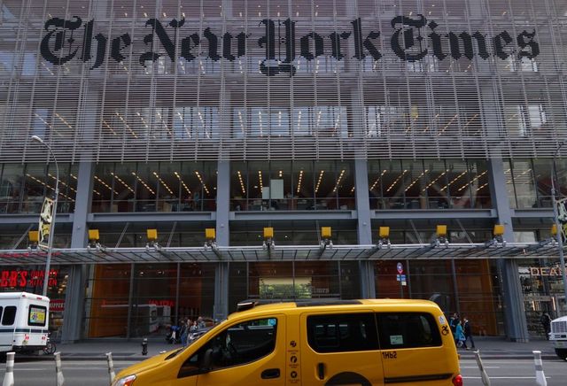 Plágiummal vádolják a New York Times volt ügyvezető szerkesztőjét