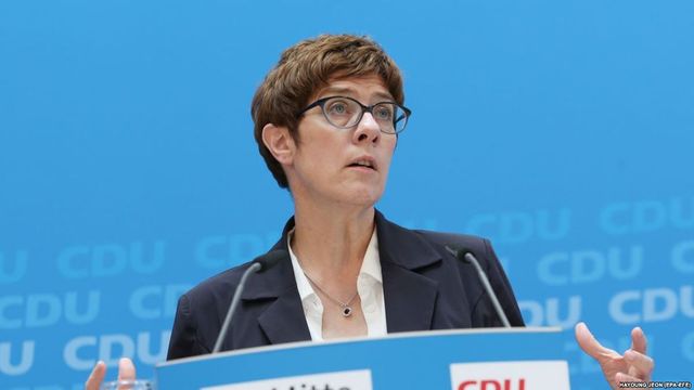 Меркель в партии сменила преемница