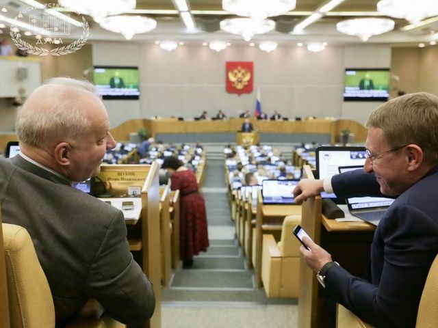Кабмин поддержал законопроекты об оскорблении чиновников и ложных новостях