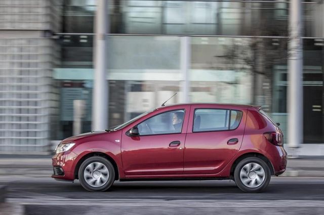 Dacia recheamă cteva sute de mașini n Romnia, pentru posibile defecte la baterie