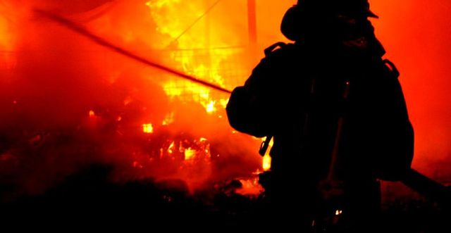 32 de persoane, între care 22 de copii, evacuate din cauza unui incendiu în Botoșani