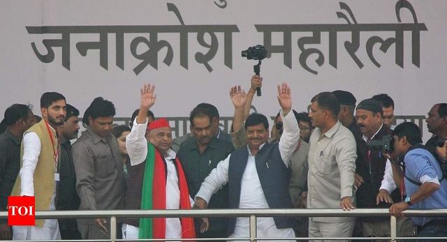 Mulayam Yadav, Daughter-in-law Aparna on Stage With Shivpal as He Holds First Rally of New Party