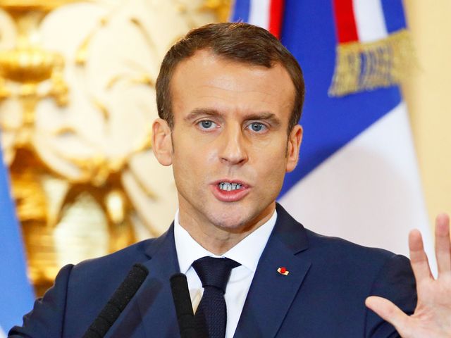 Macron acuz o violenta extrema a Vestelor Galbene. Jandarm, atacat cu pumnii de un campion