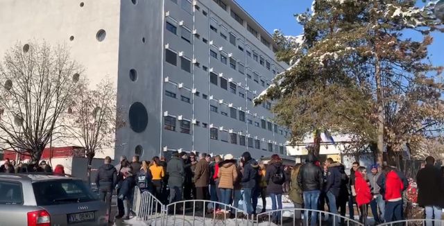 Protest la Spitalul Județean din Râmnicu Vâlcea după ce un copil a intrat în comă