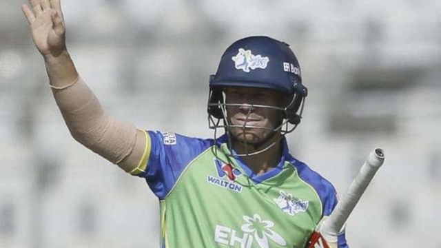 David Warner sustains elbow injury during Bangladesh Premier League