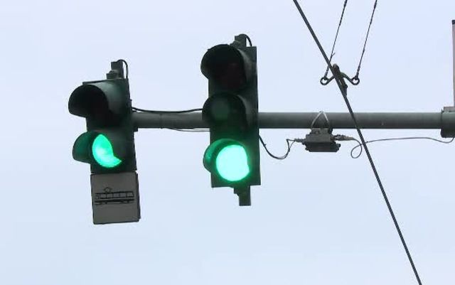 Patru persoane sunt suspectate în cazul semafoarelor dereglate în București. Poliția face cercetări