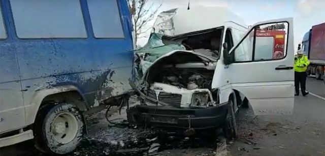 Accident grav pe DN 1, Sibiu: 13 persoane, implicate