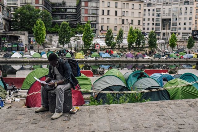 Újabb bevándorlótábort számolták fel Párizs északi részén