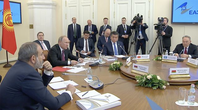 Лидеры ЕАЭС договорились о создании общих рынков нефти и газа