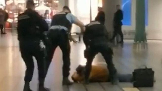 Un român a fost reținut după ce a amenințat mai mulți oameni cu cuțitul la aeroportul Amsterdam