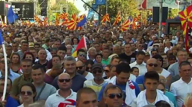 Macedonia intră în NATO, după ce își schimbă numele