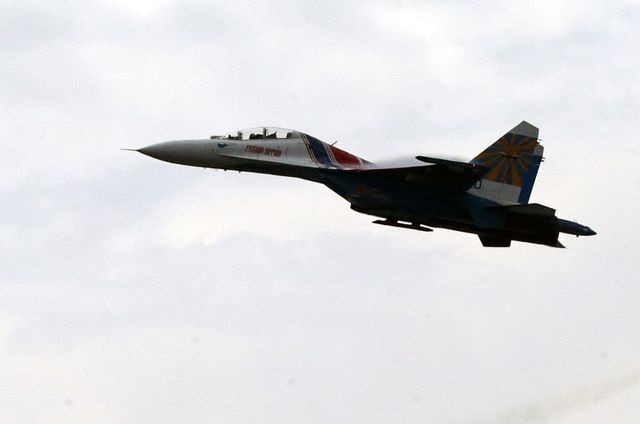 Rusia a trimis peste 10 avioane de luptă în Peninsula Crimeea