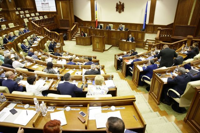 Parlamentul se întrunește în sesiunea de primăvară