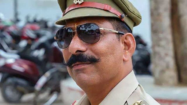 Family Of Inspector Killed In Bulandshahr Violence Receives Rs 70 Lakh By UP Police