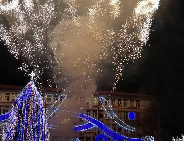 Запалиха светлините на главната коледна елха във Великобритания