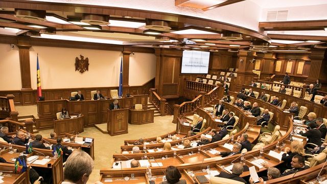 Parlamentul a aprobat, în prima lectură, Codul regulilor și procedurilor parlamentare